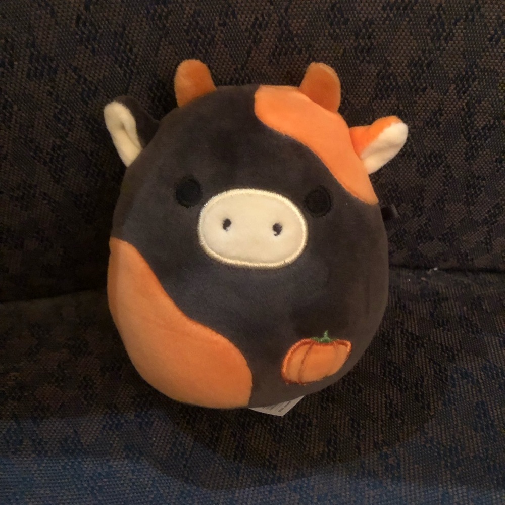 🇺🇸🎃 Jeffrey the cow 4.5’’ Squishmallow 🎃🇺🇸